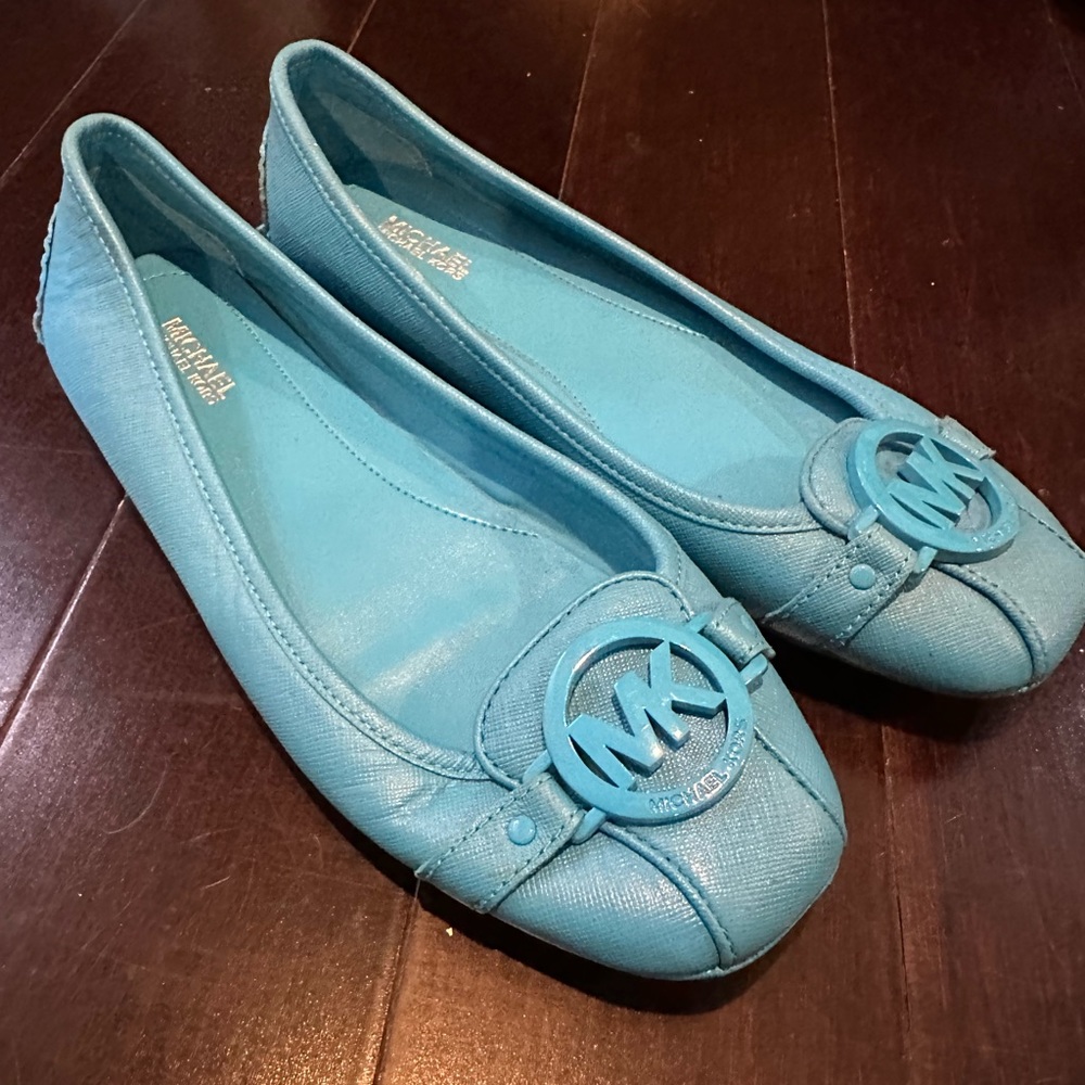 NWOT Michael Kors Flats Size 7